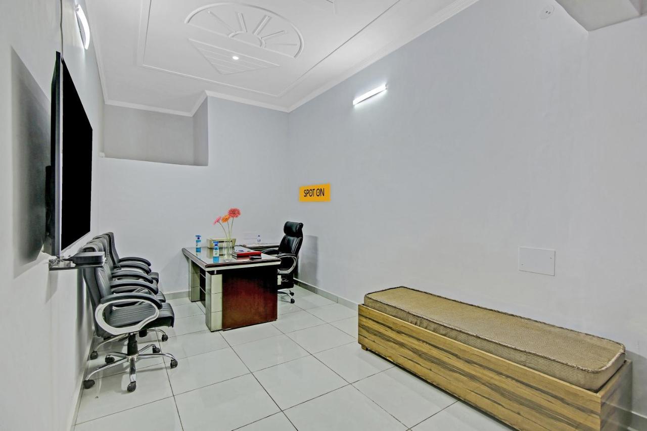 Spot On Shree Naman Guest House Sonipat Extérieur photo